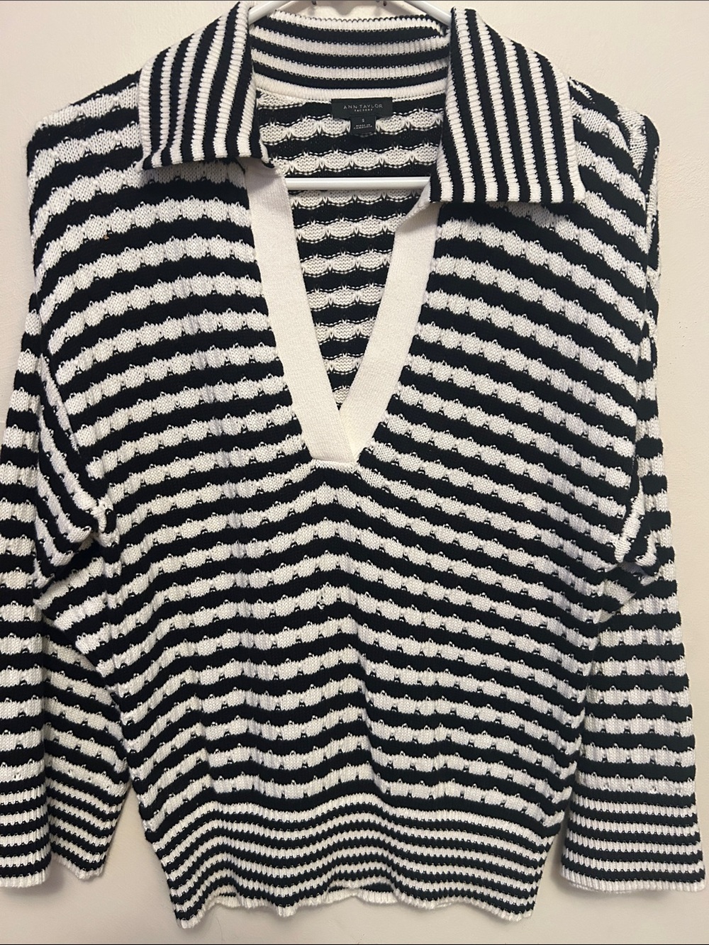 Ann Taylor black /cream 100% cotton sweater🖤🤍